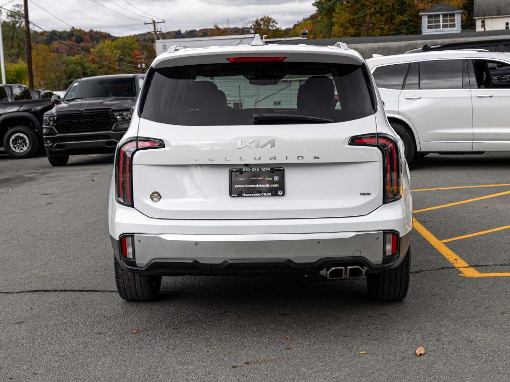 Used 2024 Kia Telluride EX w/ EX Captain's Chair Package AWD/4WD image 5