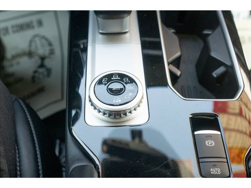Used 2025 Mitsubishi Outlander AWD image 19