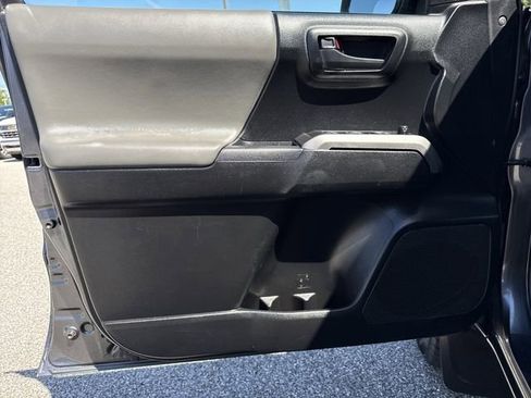 Used 2022 Toyota Tacoma SR5 RWD image 31