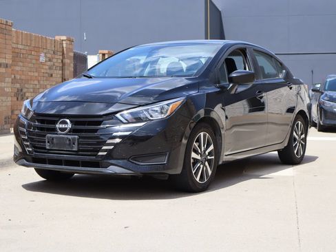 Used 2024 Nissan Versa SV FWD image 2