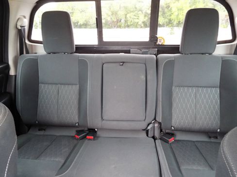 Used 2021 Nissan Titan SV w/ SV Convenience Package AWD/4WD image 34