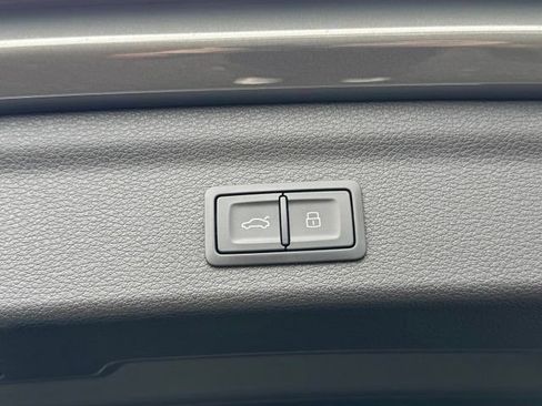 Certified 2025 Audi Q3 2.0T Premium w/ Convenience Package AWD/4WD image 13