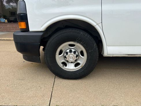 Used 2018 Chevrolet Express 3500 w/ Power Convenience Package RWD image 27