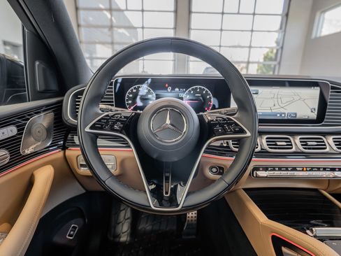New 2025 Mercedes-Benz GLS 580 4MATIC image 9