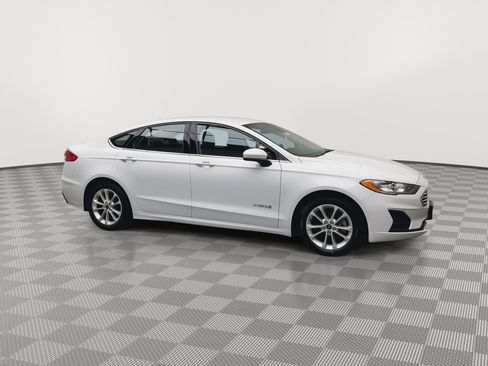Used 2019 Ford Fusion SE FWD image 38