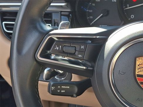 Used 2022 Porsche Macan image 23