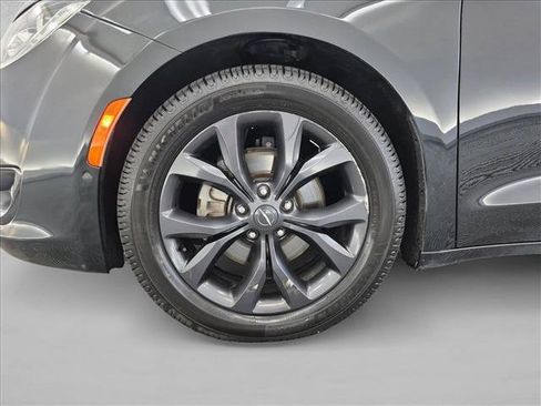 Used 2020 Chrysler Pacifica Limited w/ Quick Order Package 27H Red S FWD image 28