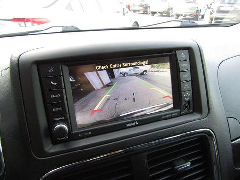 Used 2017 Dodge Grand Caravan SE w/ Power Window Group FWD image 17
