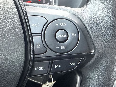 Used 2021 Toyota RAV4 LE image 16