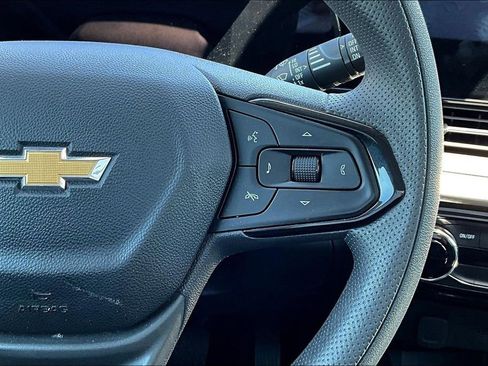 Used 2025 Chevrolet Trax LT FWD image 11