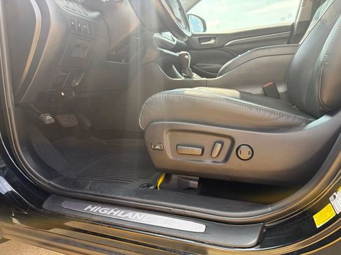 Used 2019 Toyota Highlander Limited Platinum AWD/4WD image 22