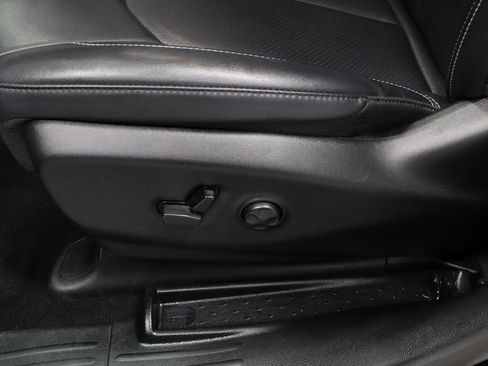 Used 2025 Chrysler Pacifica Select FWD image 25