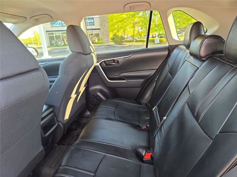 Used 2021 Toyota RAV4 LE AWD/4WD image 21