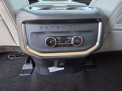 New 2026 Ford Expedition Platinum image 18