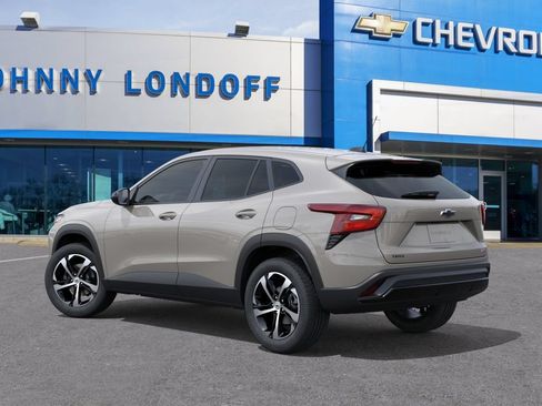 New 2026 Chevrolet Trax RS w/ Sunroof Package FWD image 3