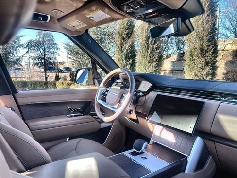 New 2026 Land Rover Range Rover SE image 14