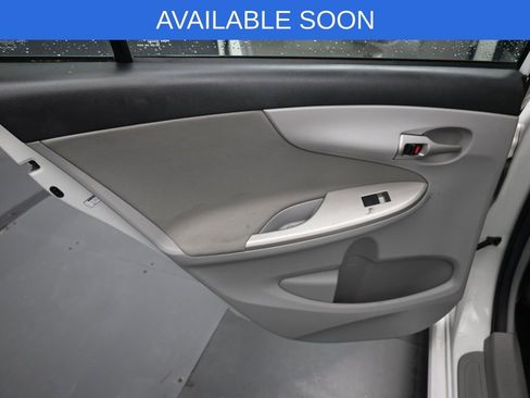 Used 2013 Toyota Corolla LE image 27