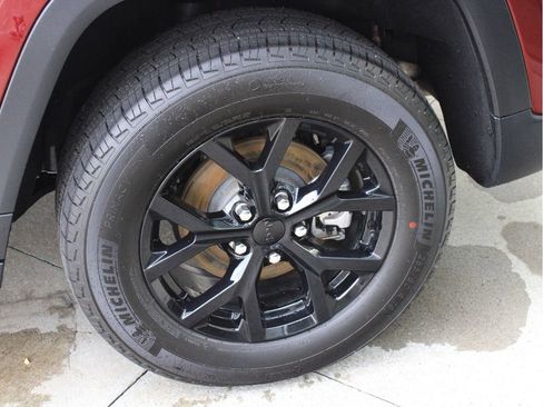 Used 2026 Jeep Grand Cherokee Altitude AWD/4WD image 39