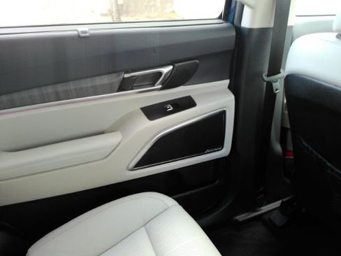 Used 2024 Kia Telluride SX w/ Towing Package image 32