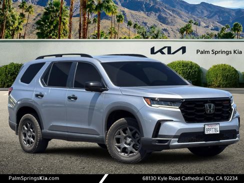 Used 2025 Honda Pilot TrailSport image 1