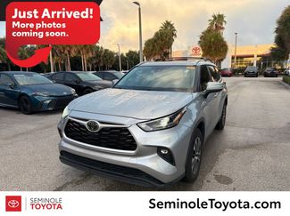Used 2023 Toyota Highlander XLE FWD video 1
