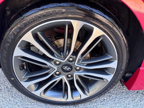Used 2016 Hyundai Veloster Turbo w/ Option Group 04 FWD image 35