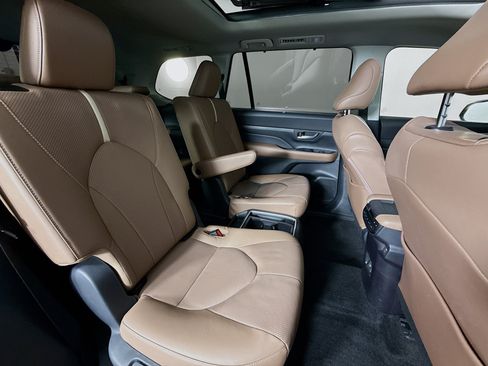 Used 2025 Toyota Grand Highlander AWD image 26