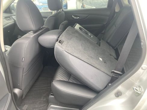 Used 2020 Nissan Rogue SV image 32