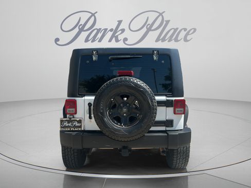 Used 2011 Jeep Wrangler Unlimited Sport w/ Connectivity Group AWD/4WD image 4