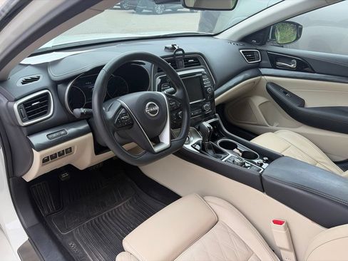 Used 2023 Nissan Maxima Platinum w/ Sport Mat Group FWD image 6