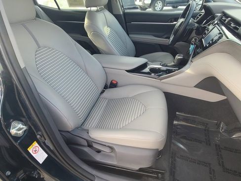 Used 2018 Toyota Camry SE image 11