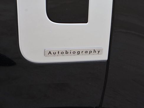Certified 2025 Land Rover Range Rover Autobiography AWD/4WD image 8