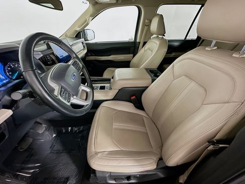 Used 2024 Ford Expedition Limited image 13