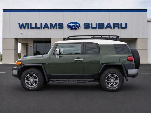Used 2014 Toyota FJ Cruiser 4WD w/ Convenience Package image 4