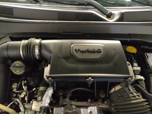 Used 2024 Jeep Compass Latitude image 30