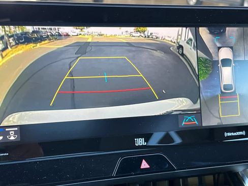 Used 2021 Toyota Venza Limited image 23