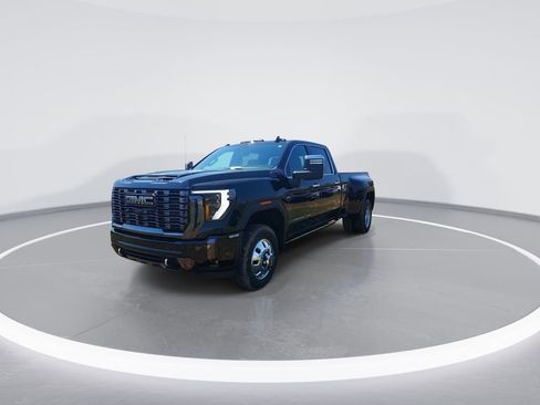 Used 2024 GMC Sierra 3500 Denali Ultimate AWD/4WD image 4