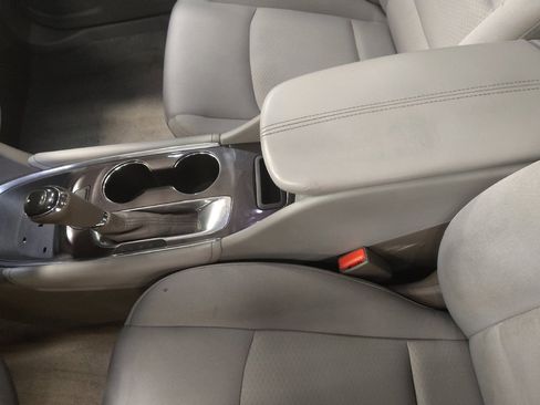 Used 2017 Chevrolet Malibu LT image 26