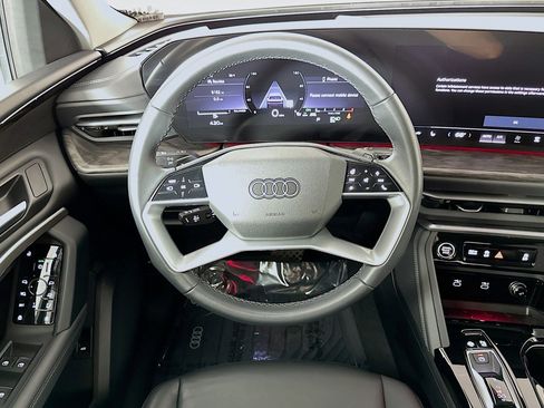 Used 2025 Audi Q5 Premium w/ Convenience Package image 5