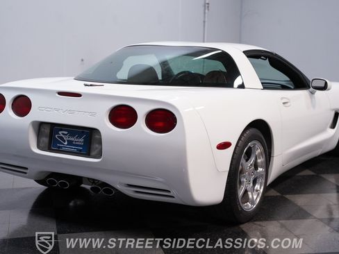 Used 2004 Chevrolet Corvette Coupe w/ Roof Package RWD image 11