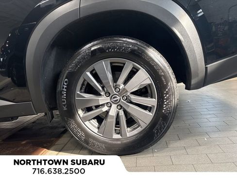 Used 2025 Nissan Pathfinder SV image 27