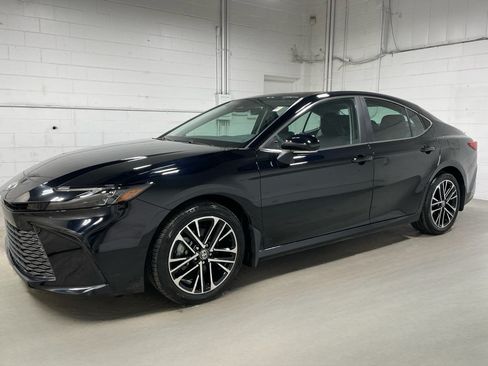 Used 2026 Toyota Camry XLE AWD/4WD image 1
