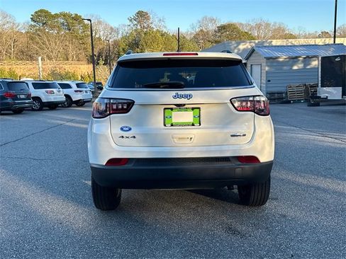 Used 2018 Jeep Compass Latitude w/ Cold Weather Group image 6