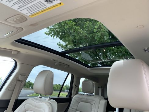 Used 2023 Lincoln Aviator Reserve w/ Equipment Group 201A RWD image 27