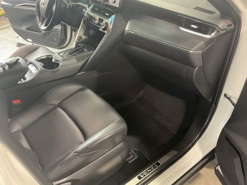 Used 2022 Toyota Venza XLE AWD/4WD image 19