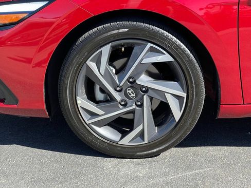 Used 2025 Hyundai Elantra Limited FWD image 14