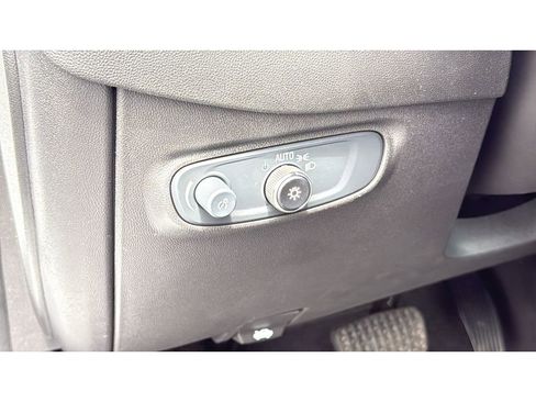 Used 2024 Chevrolet Equinox LT FWD image 16