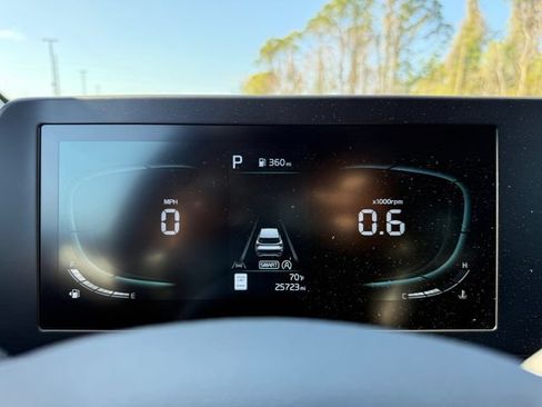 Used 2025 Kia Sportage LX FWD image 6