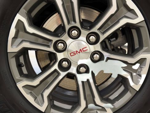 Used 2026 GMC Sierra 1500 SLT AWD/4WD image 37