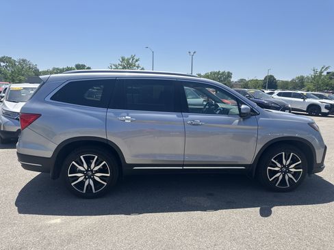 Used 2021 Honda Pilot Touring image 3